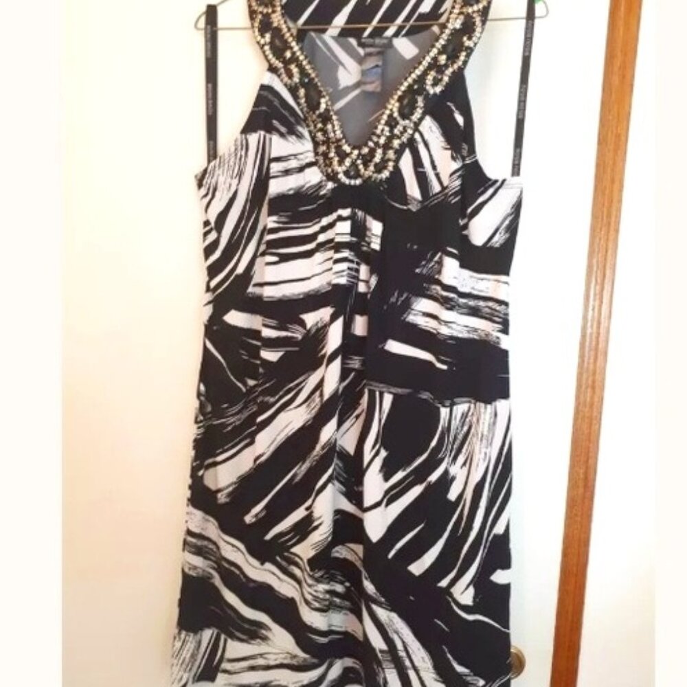 Black and white sleeveless dress